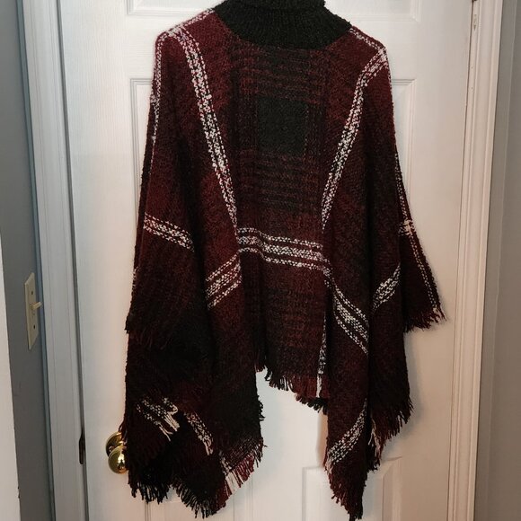 Cherie Bliss Sweater Poncho Cape Black/White/Red Women’s One Size NWT - Picture 2 of 3
